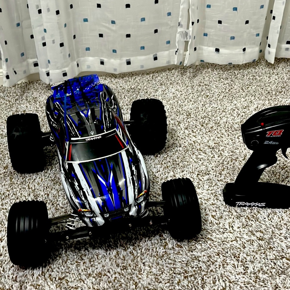 Rc car no clip on pins no battery and no charger